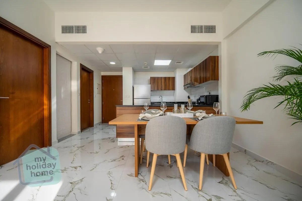 Beachfront Luxury 1Br Sea View Ras al-Khaimah Apartment